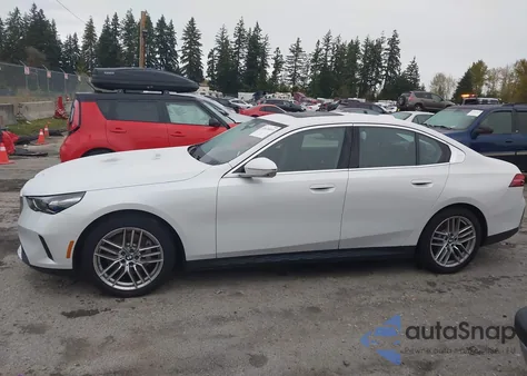 2025 BMW 530I xDrive из США, поврежденный, VIN WBA53FJ04SCU03086